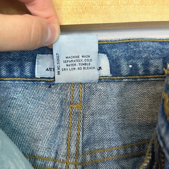 Guess Classics Fit Slim Leg Jeans NWT Size 16/28 - Picture 7 of 7